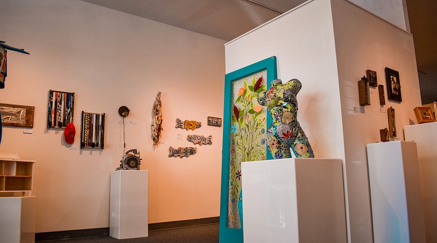 Independent Artists & Specialty Galleries